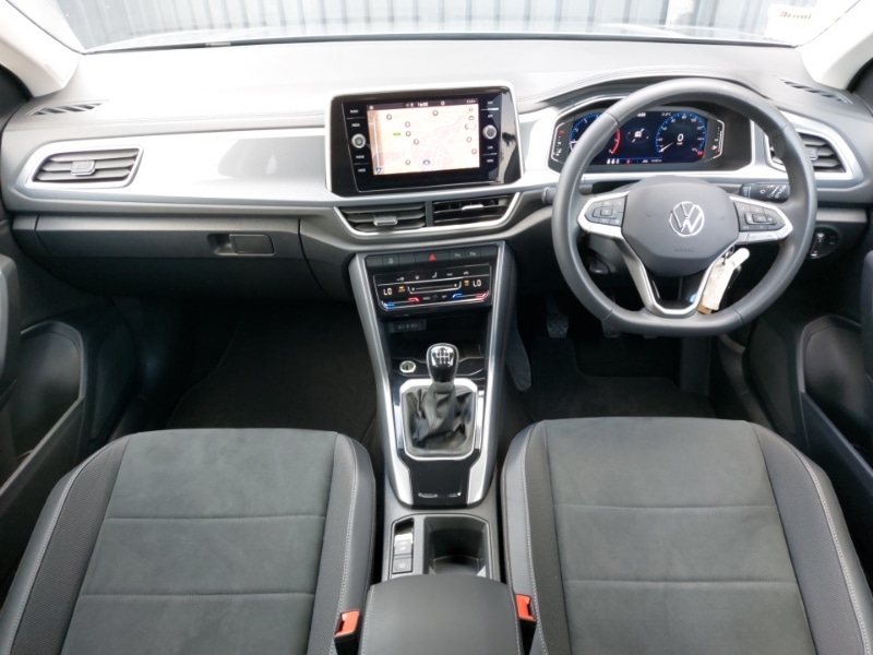 Used Volkswagen T-Roc 2024 for sale - 77677870: Photo 2