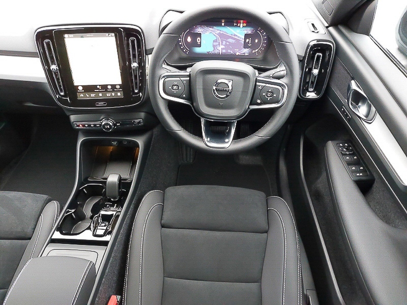 Used Volvo XC40 2025 for sale - 77544694: Photo 2