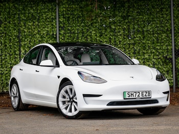 2022 - RWD 4dr Auto