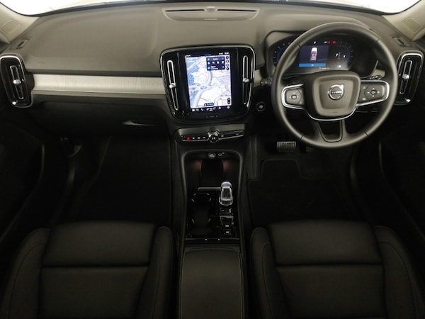 Used Volvo XC40 2024 for sale - 76310444: Photo 2