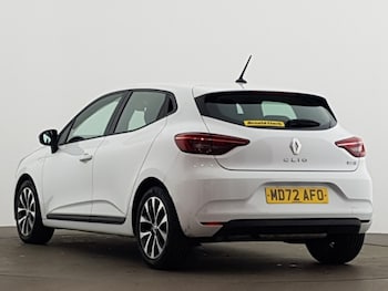 Used Renault Clio 2023 for sale - 76050482: Photo