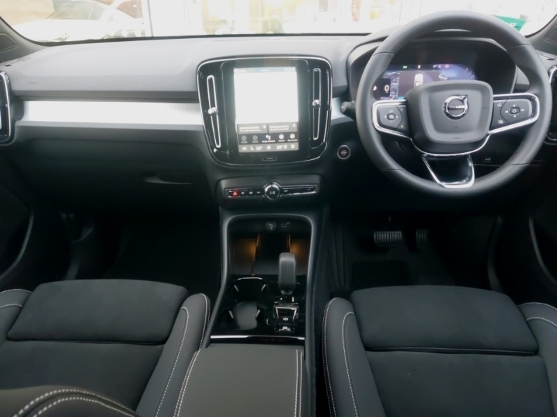 Used Volvo XC40 2025 for sale - 77454542: Photo 2