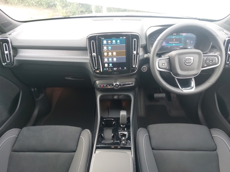 Used Volvo XC40 2025 for sale - 77330215: Photo 2