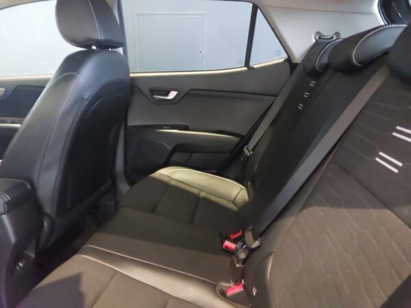 Used Kia Stonic 2022 for sale - 76288741: Photo 6
