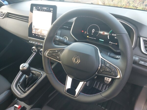 Used Renault Clio 2025 for sale - 76225638: Photo 2
