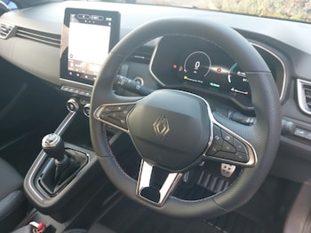 Used Renault Clio 2025 for sale - 76225638: Photo 2