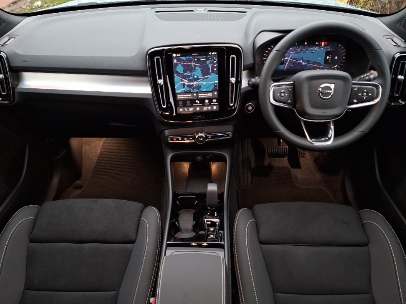 Used Volvo XC40 2025 for sale - 76451547: Photo 2