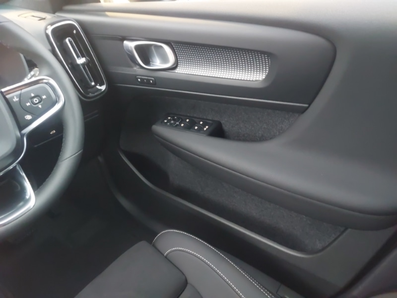 Used Volvo XC40 2025 for sale - 76920873: Photo 10