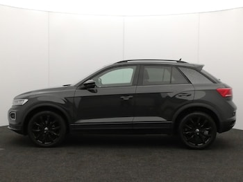 Used Volkswagen T-Roc 2021 for sale - 77531675: Photo