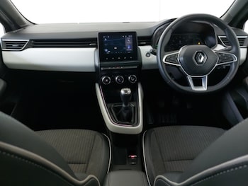 Used Renault Clio 2023 for sale - 77876142: Photo