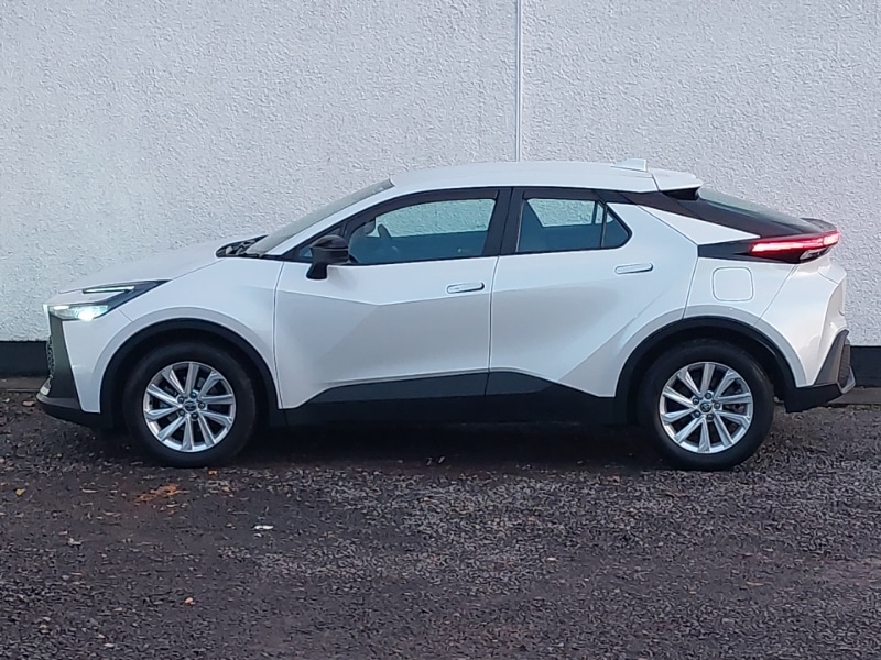Used Toyota C-HR 2024 for sale - 76471962: Photo 4
