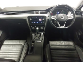Used Volkswagen Passat 2019 for sale - 76967630: Photo