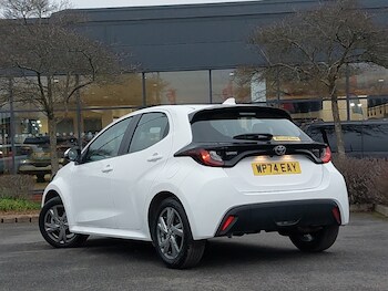 Used Toyota Yaris 2024 for sale - 77876203: Photo