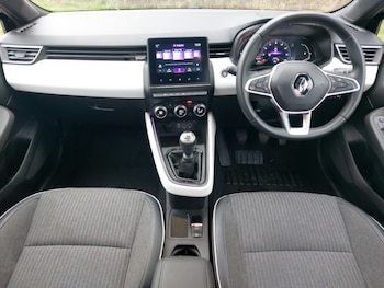 Used Renault Clio 2021 for sale - 76272588: Photo