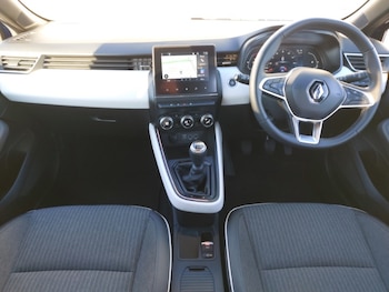 Used Renault Clio 2022 for sale - 77790812: Photo