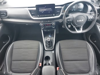 Used Kia Stonic 2024 for sale - 78643044: Photo