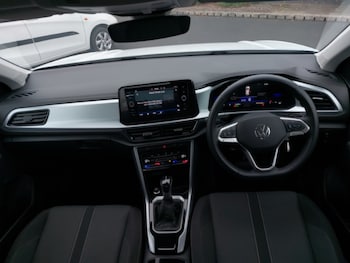 Used Volkswagen T-Roc 2023 for sale - 76688133: Photo