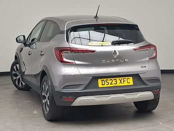 Used Renault Captur 2023 for sale - 79231123: Photo