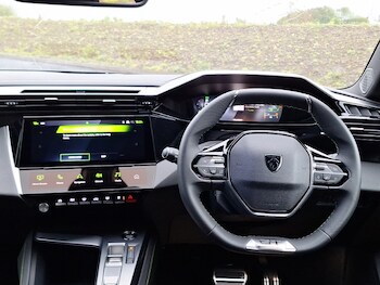 2025 - 1.2 Hybrid 145 GT 5dr e-DSC6