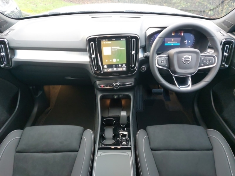 Used Volvo XC40 2025 for sale - 77025010: Photo 2