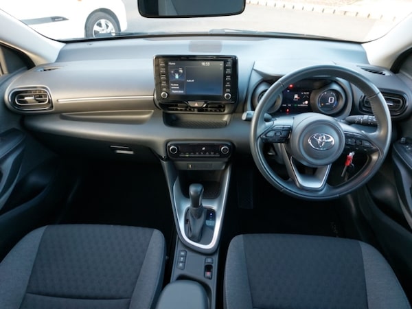 Used Toyota Yaris 2021 for sale - 76220745: Photo 2