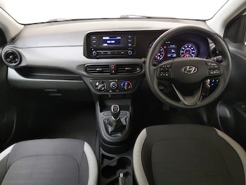 Used Hyundai i10 2023 for sale - 76212970: Photo 2