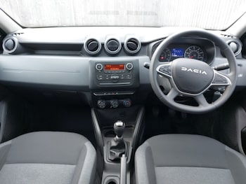 Used Dacia Duster 2023 for sale - 78133120: Photo