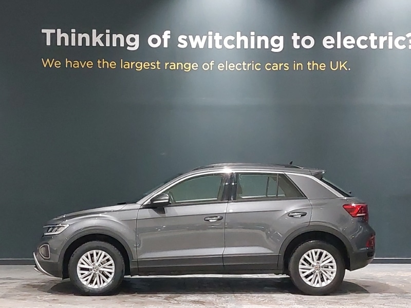 Used Volkswagen T-Roc 2023 for sale - 77695199: Photo 4