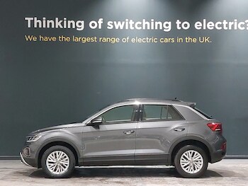 Used Volkswagen T-Roc 2023 for sale - 77695199: Photo