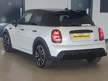 Used MINI Hatch 2024 for sale - 77955199: Photo