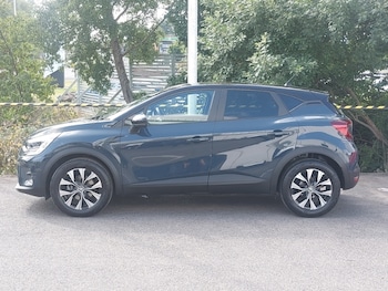 Used Renault Captur 2023 for sale - 76687911: Photo