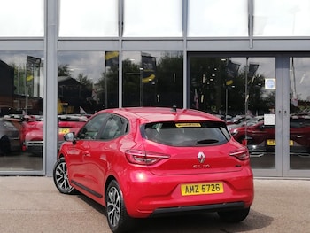 Used Renault Clio 2023 for sale - 79545946: Photo