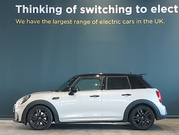 Used MINI Hatch 2021 for sale - 77240804: Photo