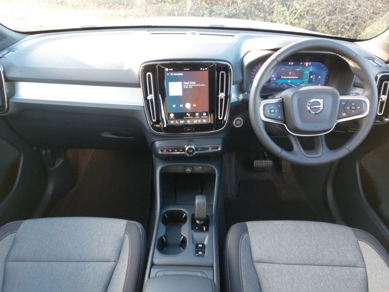 Used Volvo XC40 2025 for sale - 76639665: Photo 2