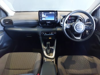 Used Toyota Yaris 2023 for sale - 79302753: Photo