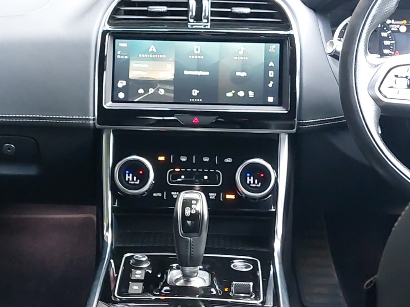 Used Jaguar XE 2020 for sale - 77062901: Photo 2