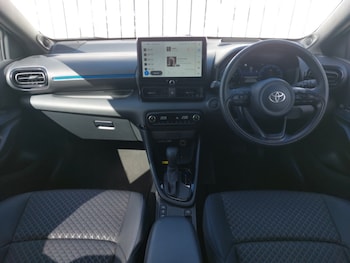 Used Toyota Yaris 2024 for sale - 76050080: Photo