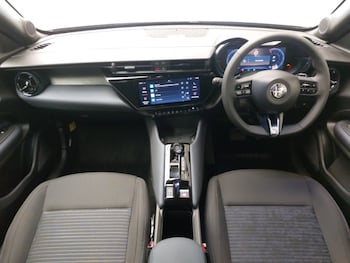 Used Alfa Romeo Junior 2025 for sale - 76822552: Photo