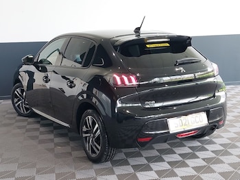 Used Peugeot 208 2021 for sale - 77762204: Photo