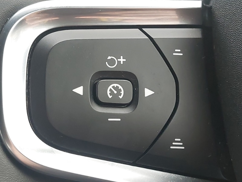 Used Volvo XC40 2023 for sale - 77874947: Photo 12