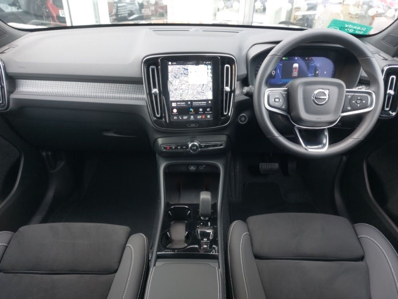 Used Volvo XC40 2025 for sale - 77817831: Photo 2