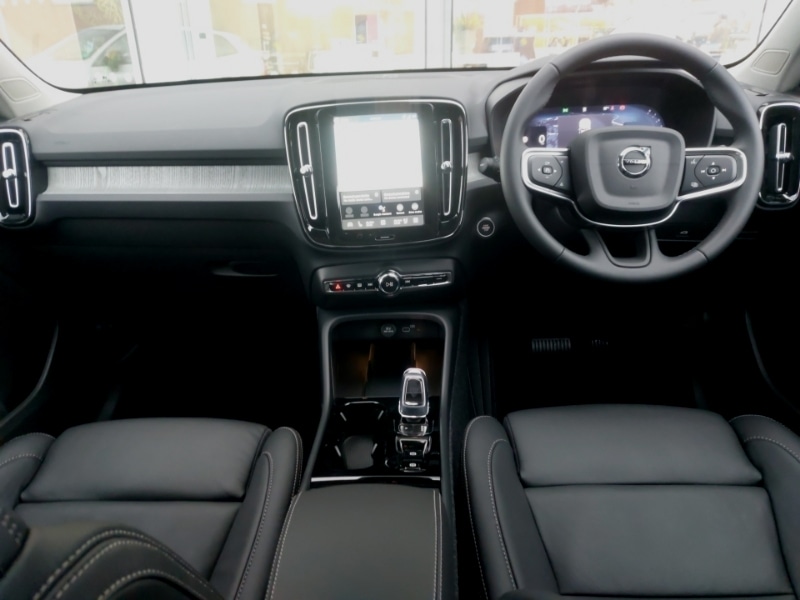 Used Volvo XC40 2025 for sale - 76920899: Photo 2