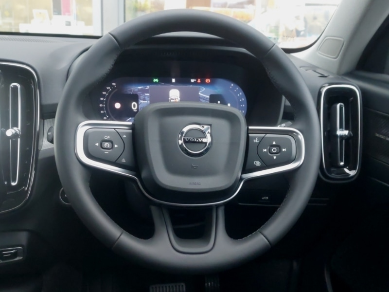 Used Volvo XC40 2025 for sale - 76920899: Photo 7