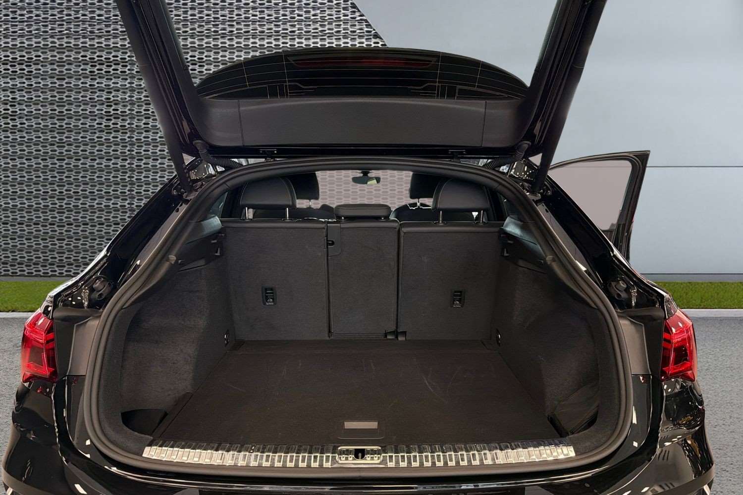 Used Audi Q3 2024 for sale - 77649047: Photo 13