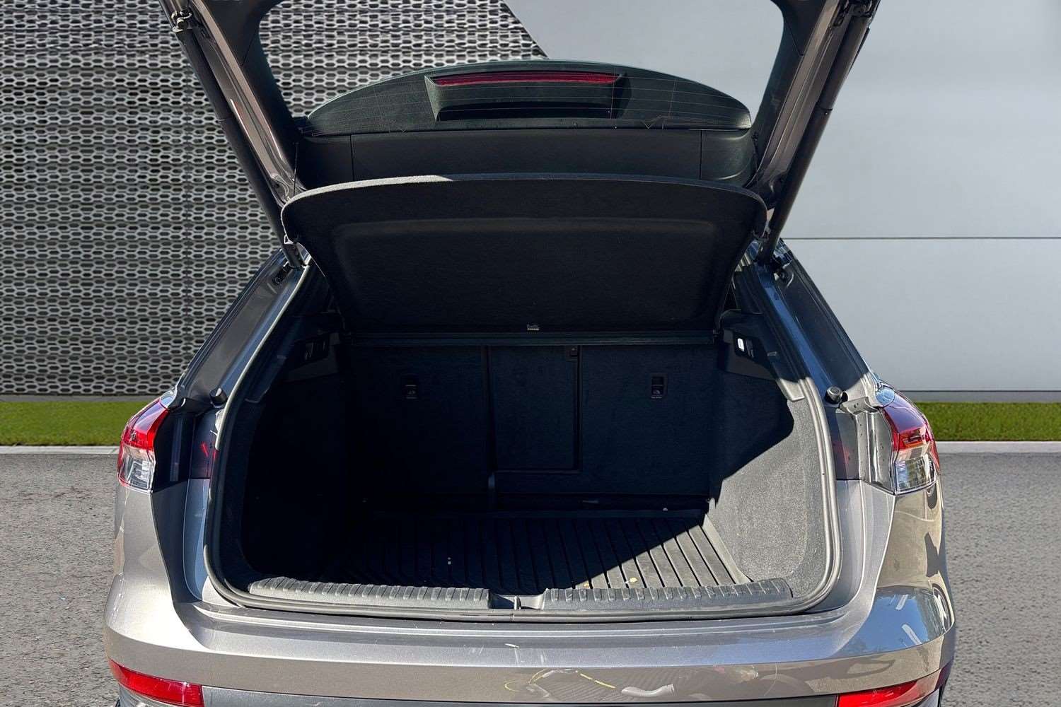 Used Audi Q4 e-tron 2025 for sale - 76063337: Photo 13