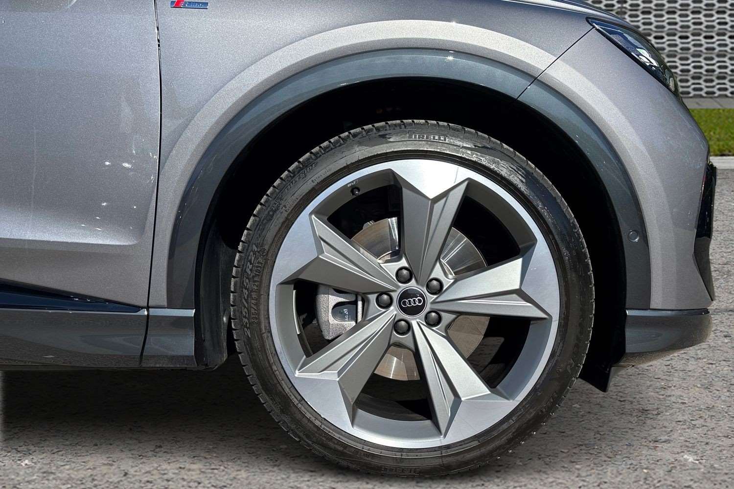 Used Audi Q4 e-tron 2025 for sale - 76063337: Photo 5