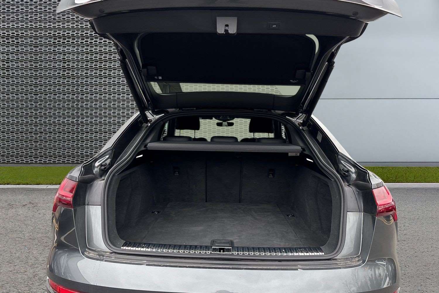 Used Audi Q8 2023 for sale - 78104520: Photo 13