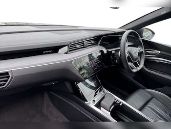 Used Audi Q8 2023 for sale - 78104520: Photo