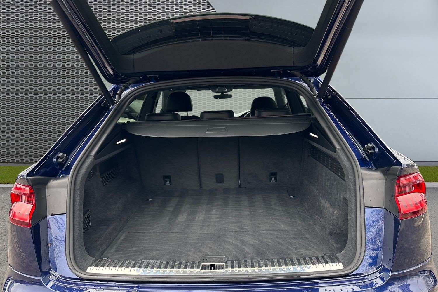 Used Audi Q8 2020 for sale - 77913686: Photo 13