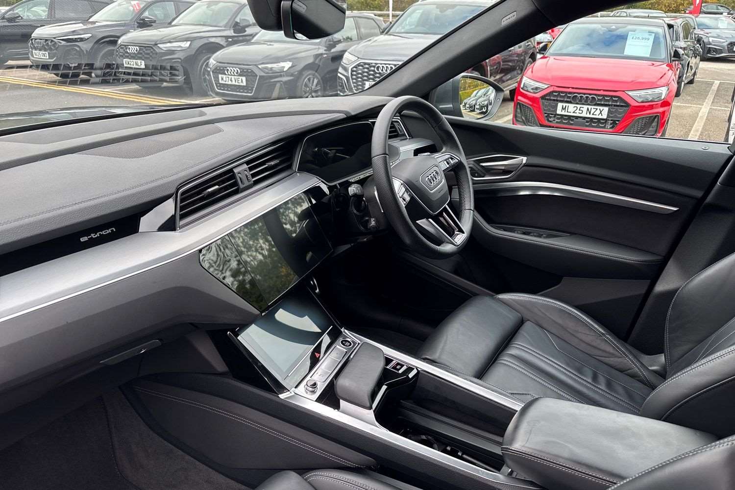 Used Audi Q8 2024 for sale - 76286428: Photo 2